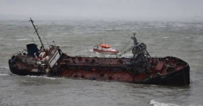 Одесситам показали, что происходит с затонувшим танкером: уникальные кадры, "несет опасность для..."