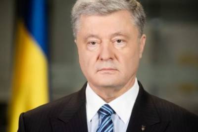 Порошенко требует от власти выполнять нормы Конституции относительно курса Украины в ЕС и НАТО