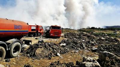 В Керчи ликвидировали крупный пожар на полигоне отходов