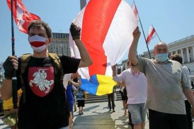 В Киеве активисты провели марш солидарности с Беларусью