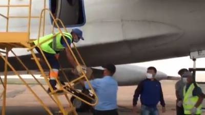 Самолет Роскосмоса доставил врачей и медтехнику на Байконур.