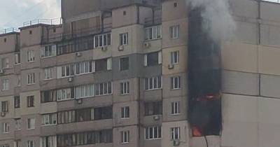 В Киеве в многоэтажке вспыхнул пожар возле места взрыва на Позняках
