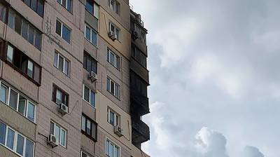 В Киеве на Позняках произошел пожар в многоэтажке