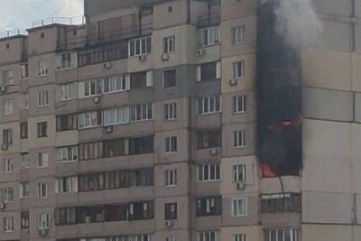 На Позняках в Киеве, рядом с домом, где недавно произошел взрыв горела многоэтажка