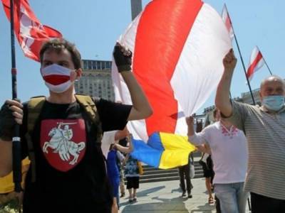 В Киеве активисты вышли на марш за свободу Беларуси
