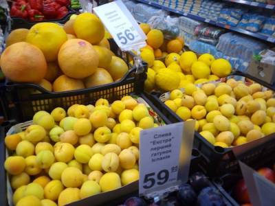 В Киеве все еще держится высокая цена на черешню, но подешевели сливы и абрикосы