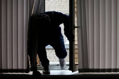 В Харькове мужчина выпал из окна гостиницы при попытке ограбления