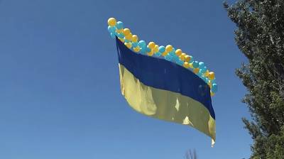 День Конституции. В оккупированный Донецк отправили огромный украинский флаг на воздушных шарах
