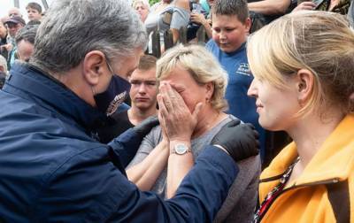 Петр Порошенко - Порошенко привез на Прикарпатье помощь пострадавшим от наводнений - rbc.ua