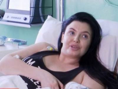 «Мать-героиня»: С детства прикованная к инвалидной коляске украинка родила третьего ребенка