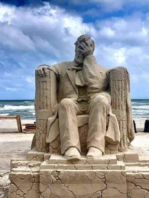 Фотофакт: Победившая скульптура песчаного фестиваля в Техасе, США