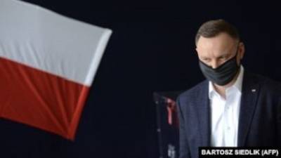 Экзитпол: Дуда и Тшасковский вышли во второй тур президентских выборов в Польше