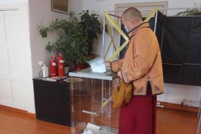 Глава буддийской Сангхи России проголосовал по поправкам в Конституцию