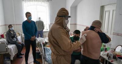 В Черновицкой области зафиксировали еще шесть десятков случаев коронавируса, среди которых летальный
