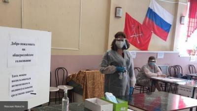 Петербург усилил контроль за наличием СИЗ на участках для голосования по поправкам
