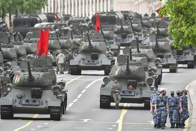 Китайские журналисты назвали смертоносными машинами танки на параде Победы