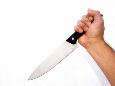 В Москве охранник магазина ударил мужчину ножом в лицо