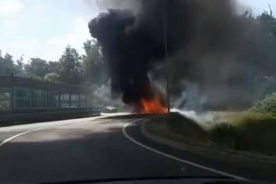 В Сочи загорелась «Лада» после столкновения с другим авто