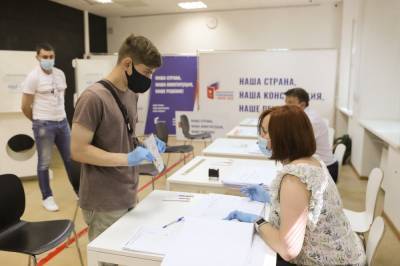 ВЦИОМ: Около 76 процентов россиян поддержали поправки к Конституции за четыре дня голосования