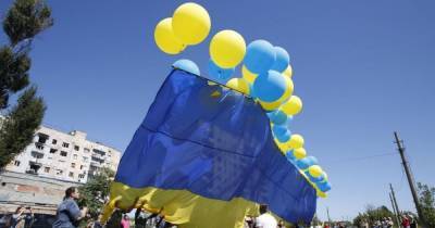 Над временно оккупированным Донецком появился 15-метровый флаг Украины