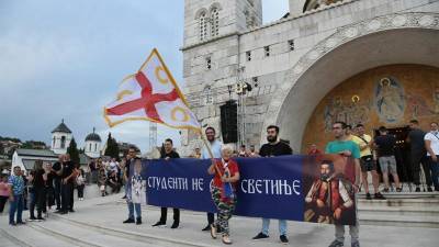 В Черногории православные верующие вышли на запрещенные шествия и митинги