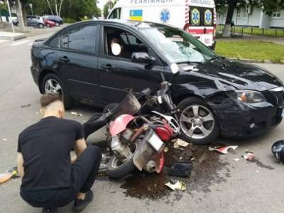 В Черкассах столкнулись мотоцикл и авто: есть пострадавшие
