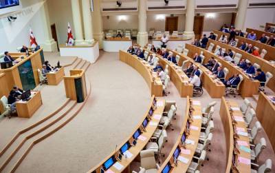 Парламент Грузии принял поправки в Конституцию в окончательном чтении