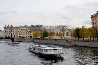 На реки и каналы Петербурга вернулись прогулочные катера