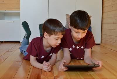 Пока офлайн недоступно: два ростовских пришкольных лагеря занимаются с детьми по интернету