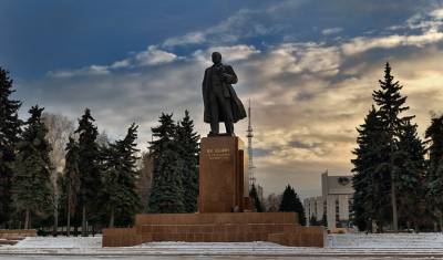Чиновницу в Челябинске будут судить за некачественный ремонт памятника Ленину