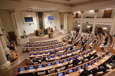 Парламент Грузии принял поправки в Конституции о новой схеме выборов