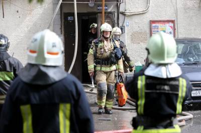 Четыре квартиры загорелись после взрыва в многоэтажке в Москве