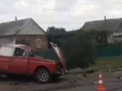 «Пьяное» ДТП: в Запорожской области легковушка столкнулась с микроавтобусом