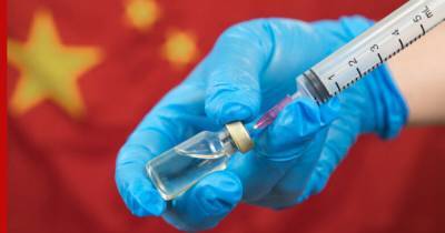 В Китае одобрили использование вакцины от COVID-19 для военных