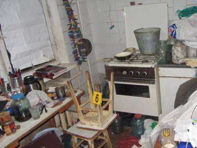 В Харькове мужчина неделю прятал трупы родителей в квартире, а потом попытался покончить с собой