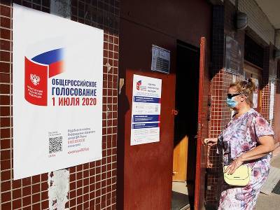 На пеньках и при Параде: как проходит самое длинное в истории России голосование