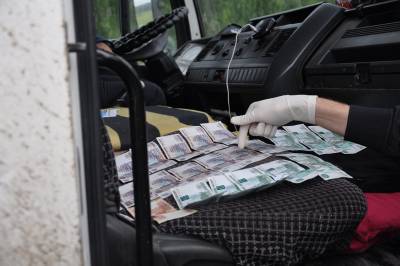 В Кургане бывший следователь обвиняется в получении взятки на сумму около 4,5 млн рублей