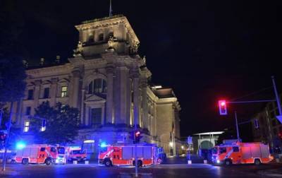 Неизвестные пытались поджечь здание парламента Германии