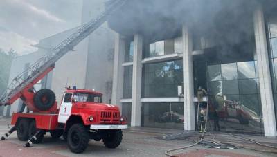 Во Владимире загорелось здание академического драмтеатра. Видео
