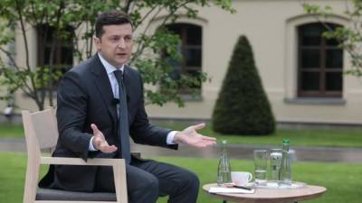 В июне 45% украинцев не одобряют действия Зеленского, - опрос