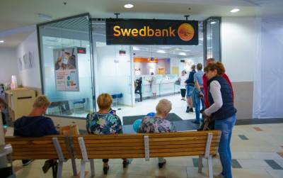 "Хотим знать, куда вы денете свои деньги": требование банков в Латвии все изобретательнее