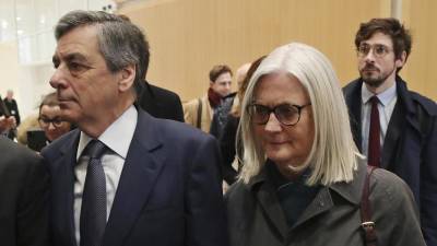 Экс-премьер Франции Франсуа Фийон приговорен к пяти годам лишения свободы