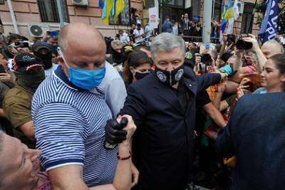 Большинство украинцев сочли справедливыми уголовные дела против Порошенко
