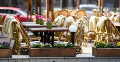 В кафе и ресторанах, возможно, разрешат сократить минимальное пространство на одного посетителя с 4 до 3 кв. м