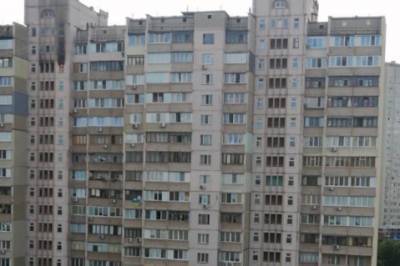 В Киеве на Позняках вновь горит многоэтажка