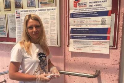 Ставрополье: парикмахер-чемпион мира проголосовала по поправкам в Конституцию