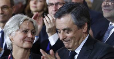 Во Франции бывшего премьер-министра осудили за создание рабочего места для жены