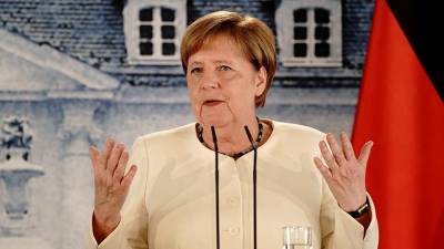 Меркель заявила о соблюдении карантинных мер и ношении маски в магазине