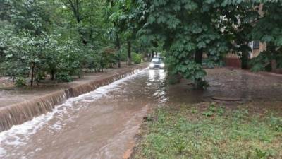 Аномальный ливень затопил Мариуполь: город парализован