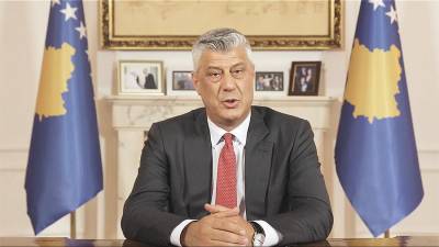 Глава Косово отказался уйти в отставку после обвинений в военных преступлениях